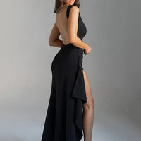 Victoria - Flattering dress with high slit