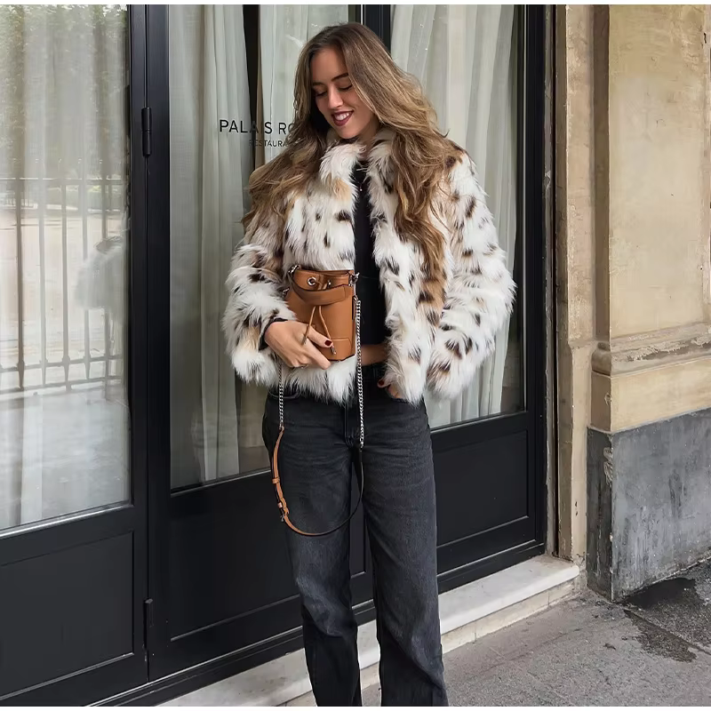 Isa - Elegant faux fur coat