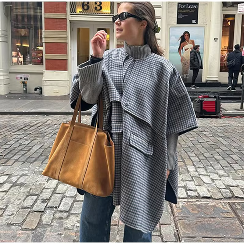 Vanessa - Elegant plaid cape