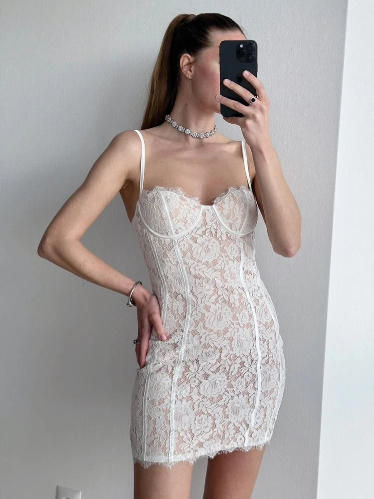 Amalia - lace body con dress