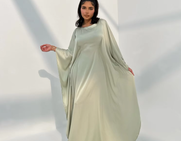 Zeyna - Satin silk dress with cape sleeves